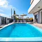 Marina *